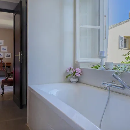 Les Roses Villa *