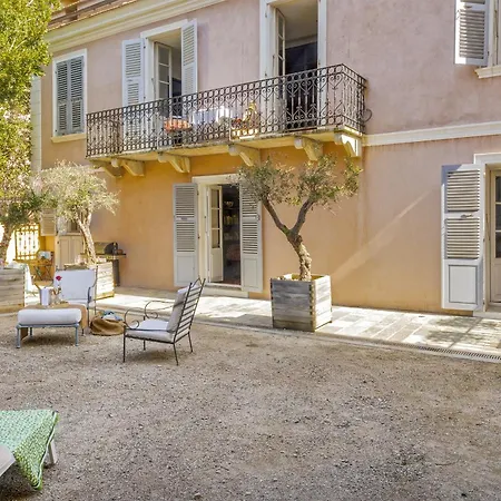 Les Roses Villa Brando